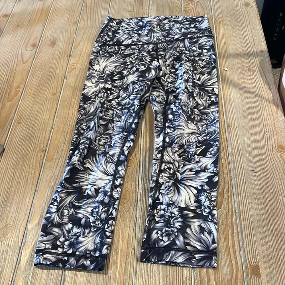 Lululemon Fast and Free Crop 19" in Night Garden Ice Grey Black